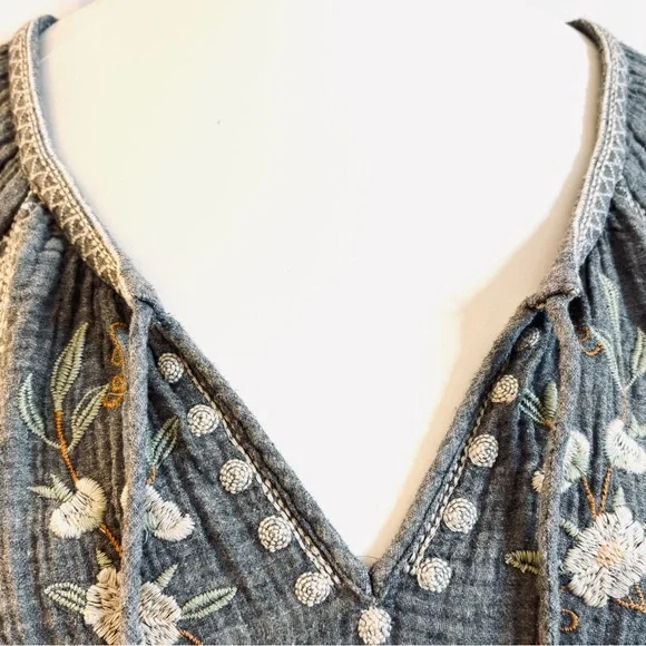 Johnny Was Workshop Gray Cream Embroidered Floral V-Neck Tunic Tassels medium - Picture 5 of 10
